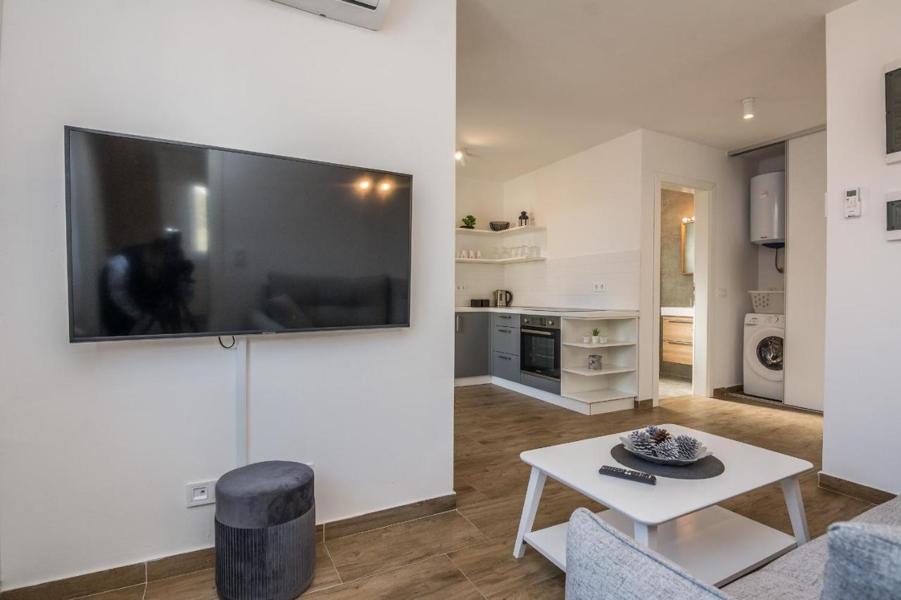 Apartments Pejakovic Vir Exteriör bild