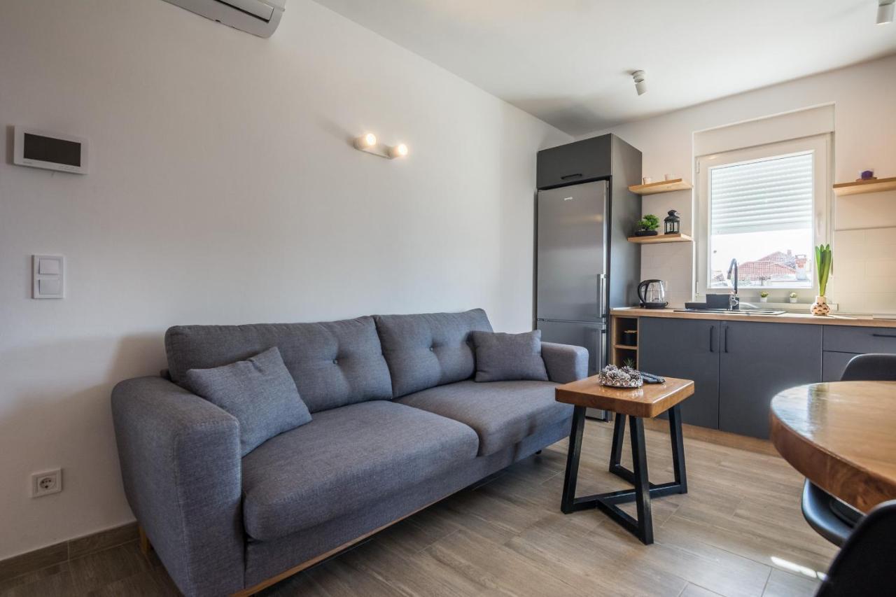 Apartments Pejakovic Vir Exteriör bild