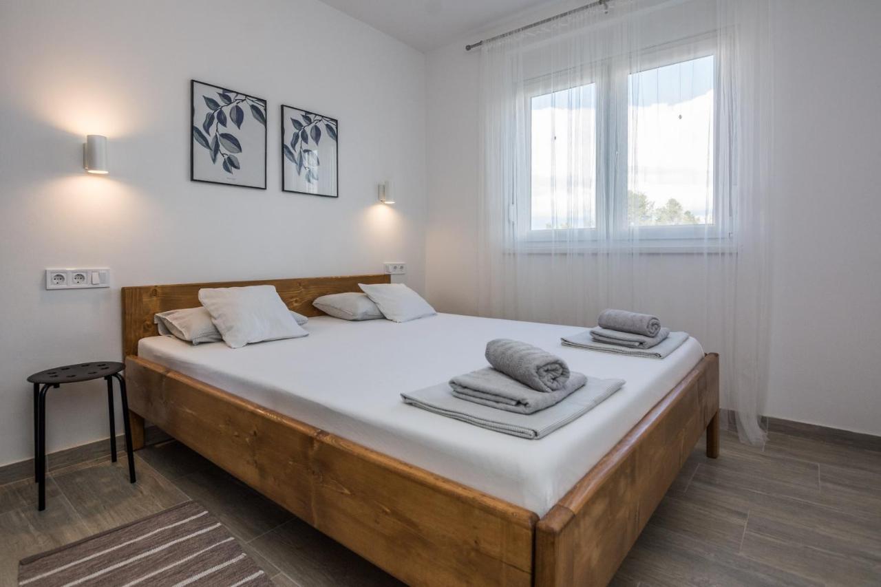 Apartments Pejakovic Vir Exteriör bild