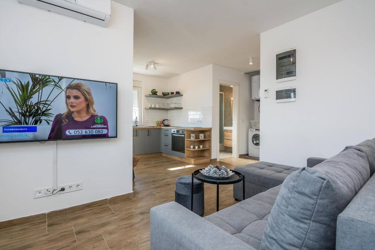 Apartments Pejakovic Vir Exteriör bild