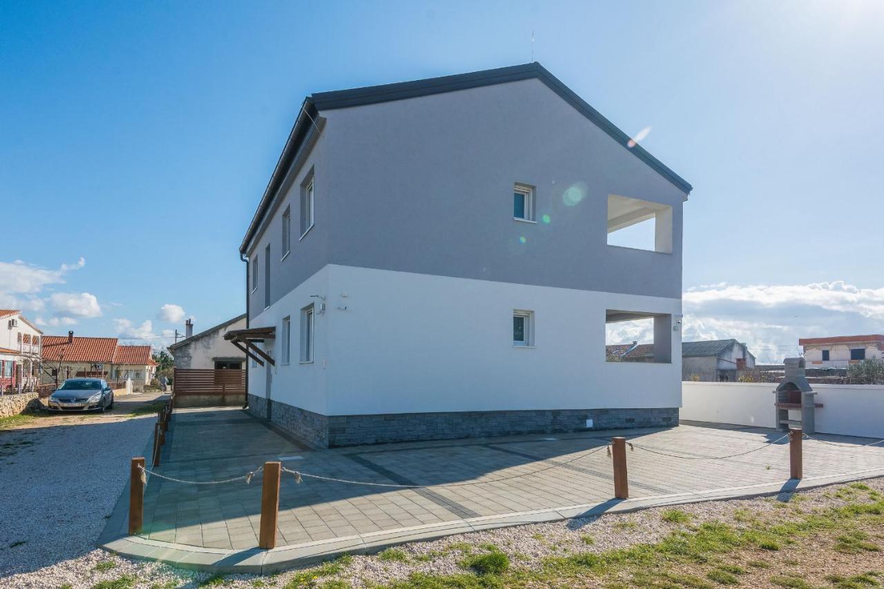 Apartments Pejakovic Vir Exteriör bild