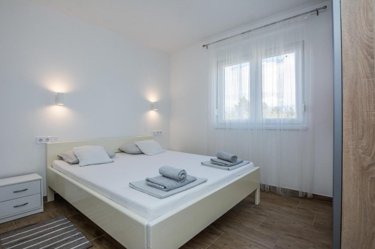 Apartments Pejakovic Vir Exteriör bild