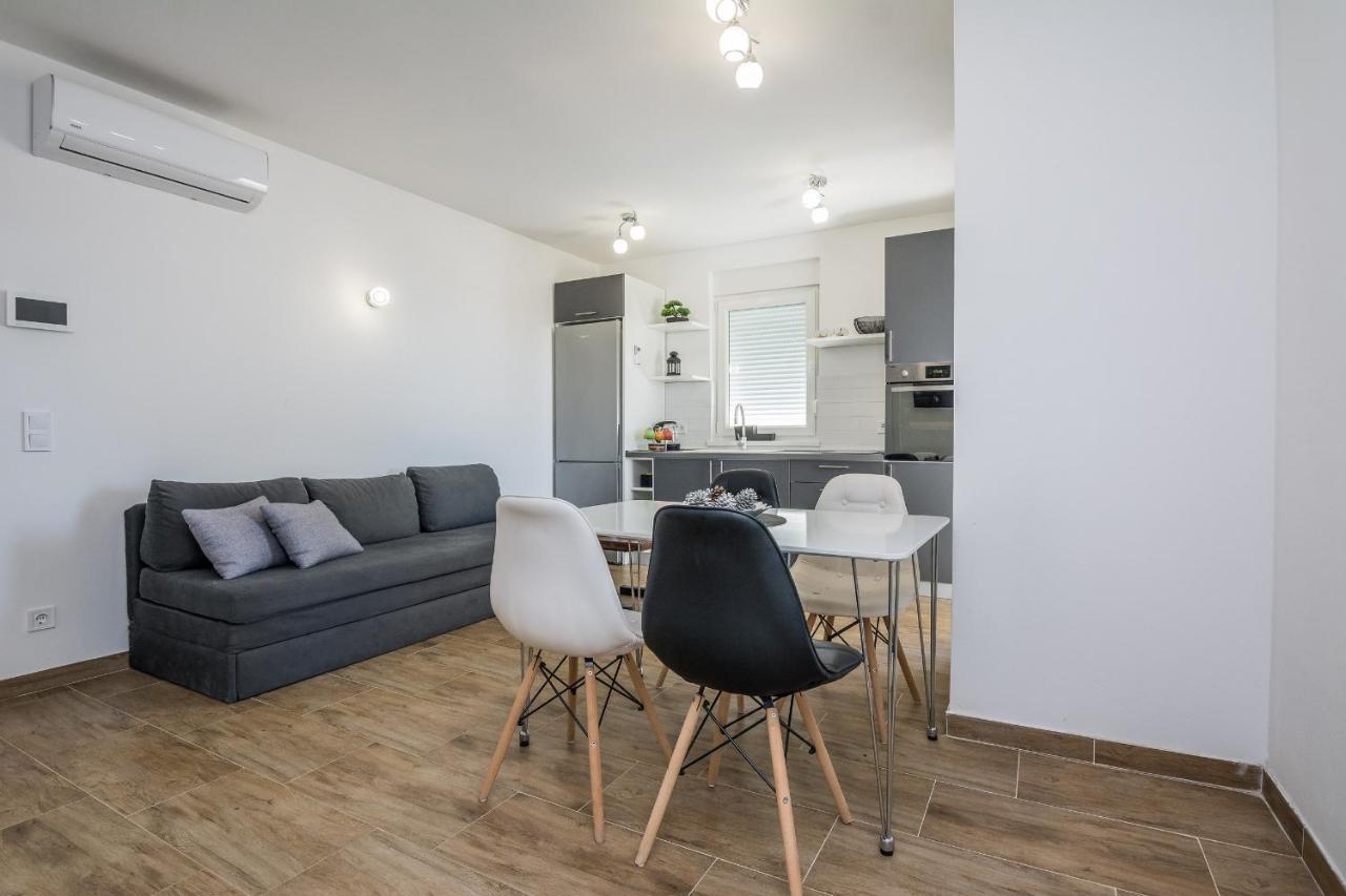 Apartments Pejakovic Vir Exteriör bild