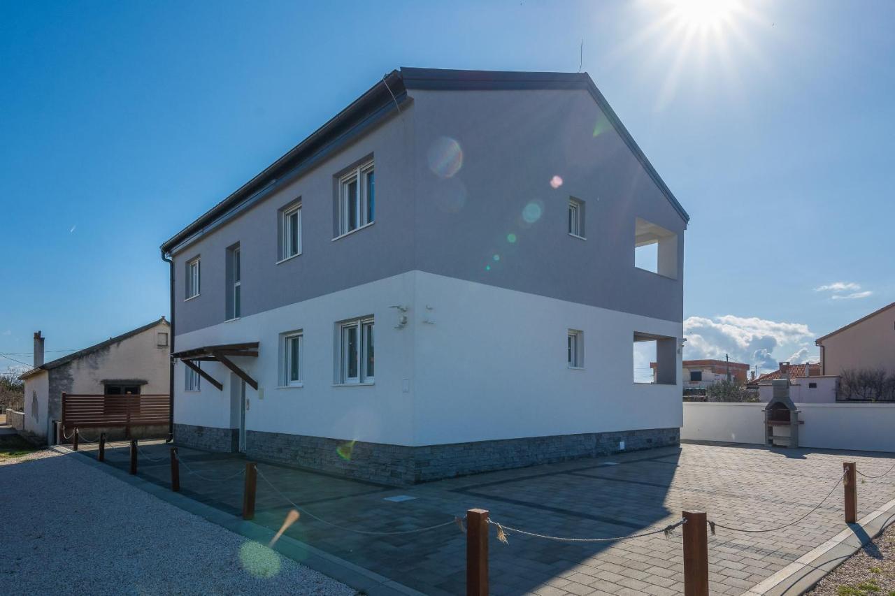 Apartments Pejakovic Vir Exteriör bild