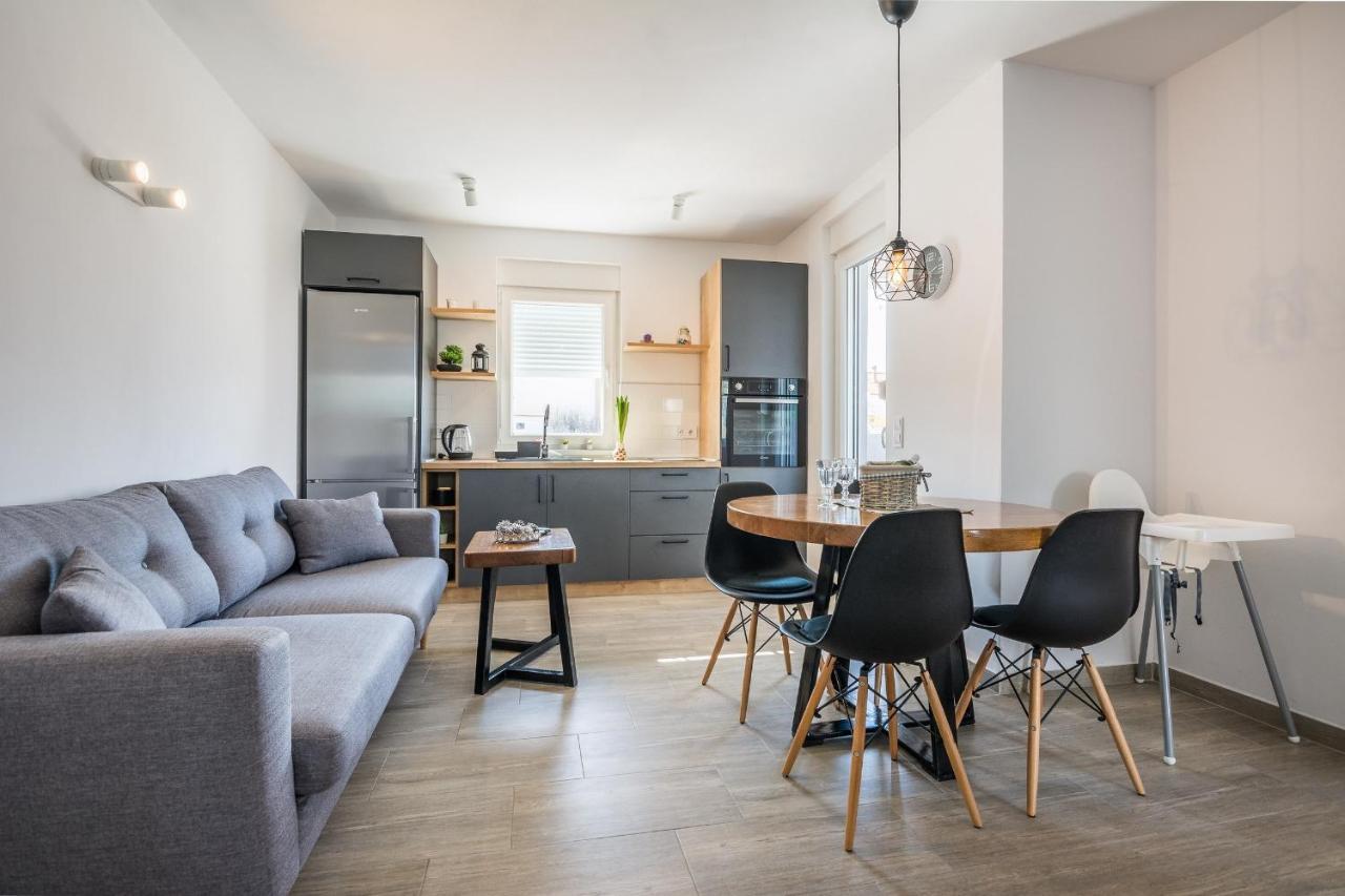 Apartments Pejakovic Vir Exteriör bild