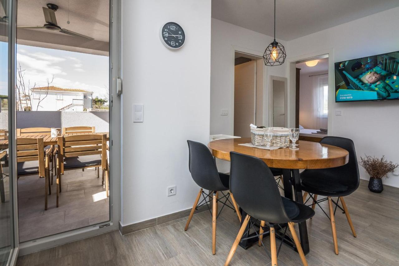 Apartments Pejakovic Vir Exteriör bild