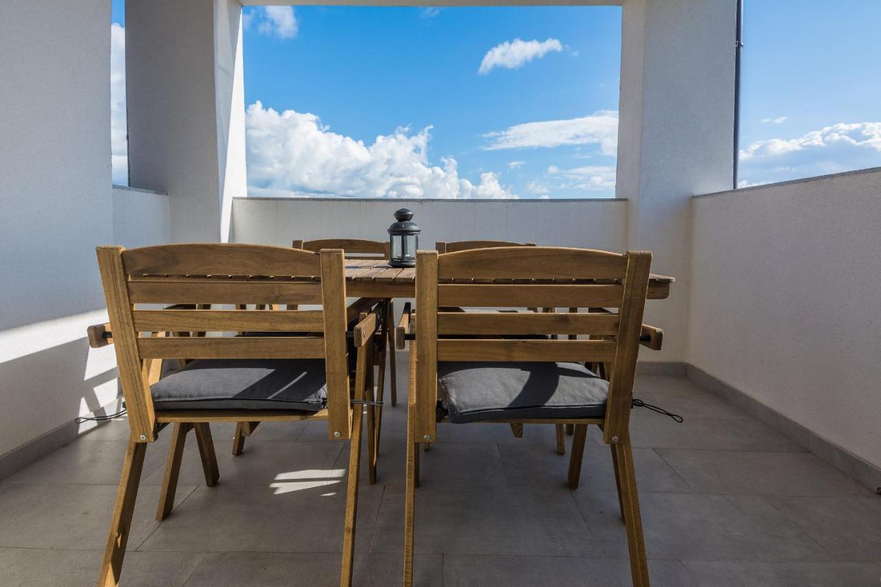 Apartments Pejakovic Vir Exteriör bild