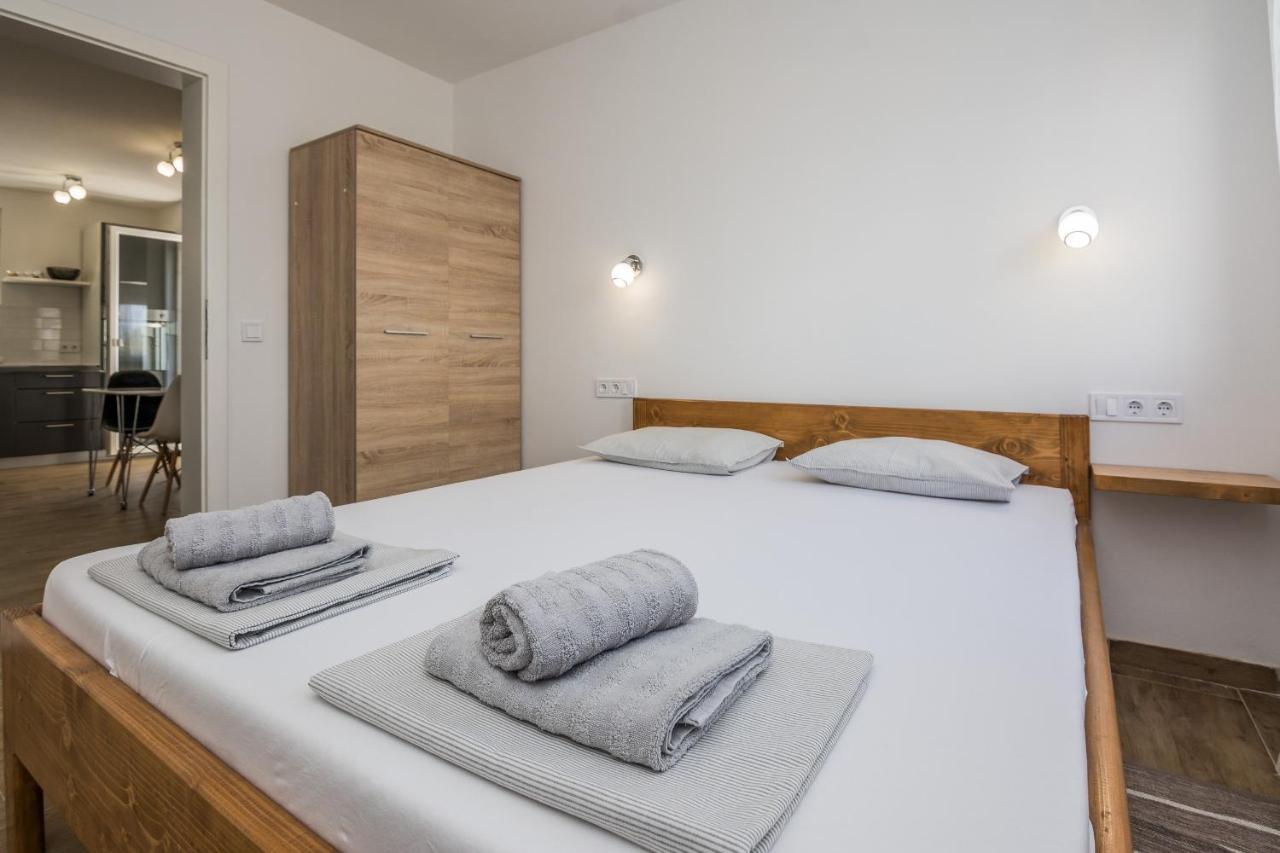 Apartments Pejakovic Vir Exteriör bild