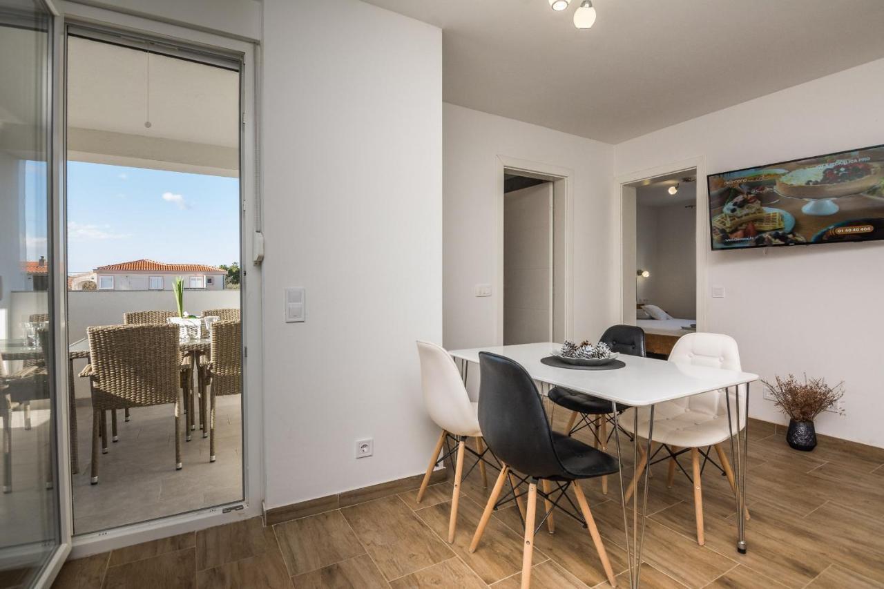 Apartments Pejakovic Vir Exteriör bild