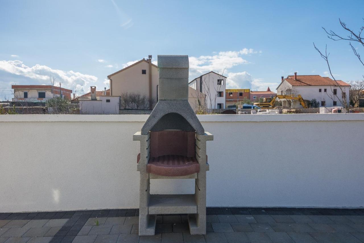 Apartments Pejakovic Vir Exteriör bild