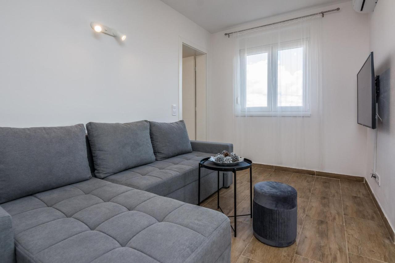 Apartments Pejakovic Vir Exteriör bild