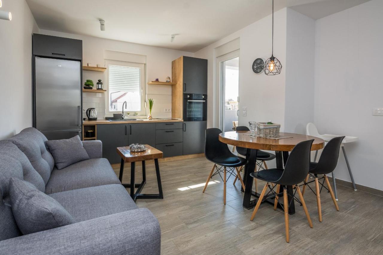 Apartments Pejakovic Vir Exteriör bild