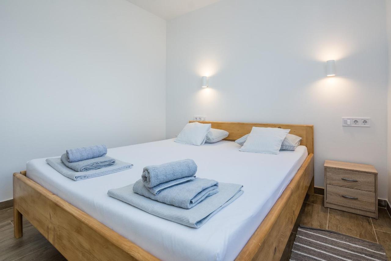 Apartments Pejakovic Vir Exteriör bild