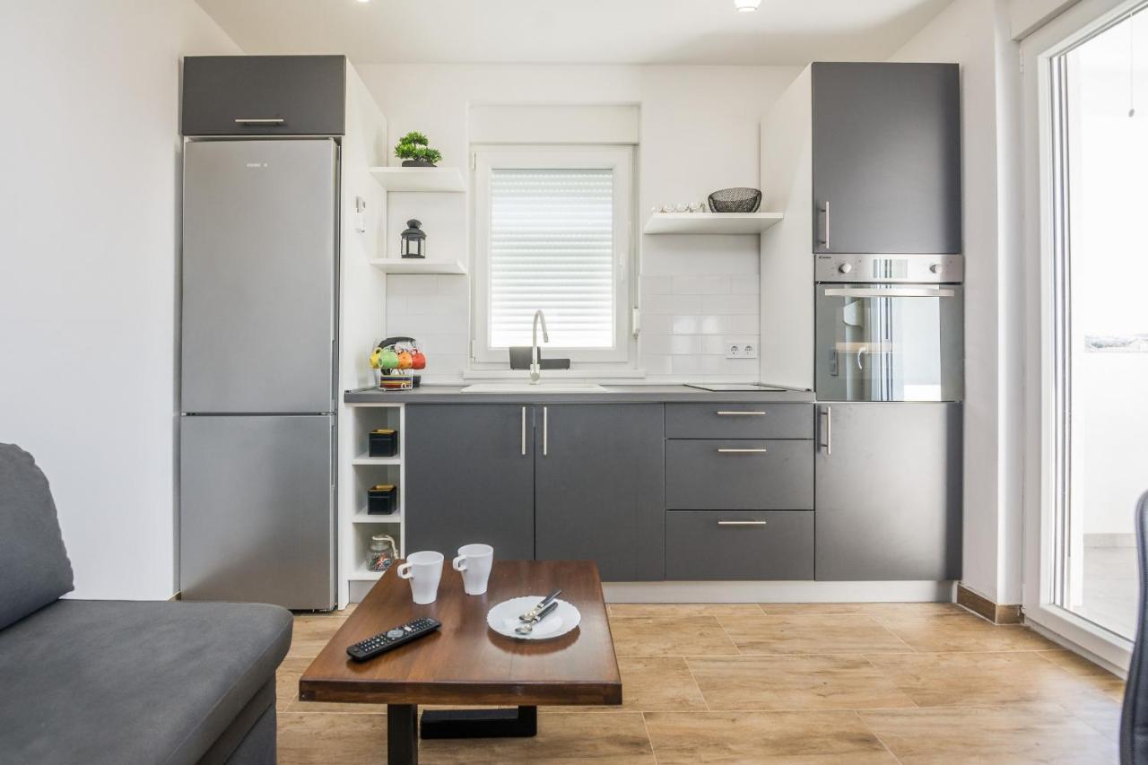 Apartments Pejakovic Vir Exteriör bild