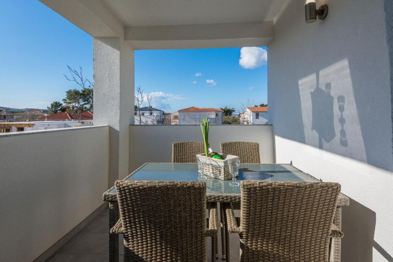 Apartments Pejakovic Vir Exteriör bild